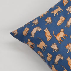 Reading Cushion - Cat Lovers 2