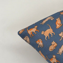 Reading Cushion - Cat Lovers 2